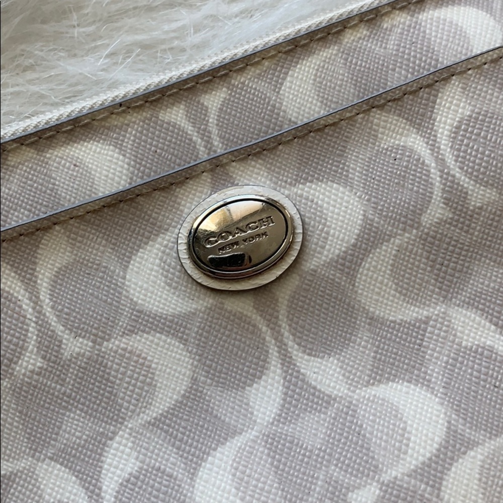 Coach | white patent leather monogram wristlet - Picture 4 of 16